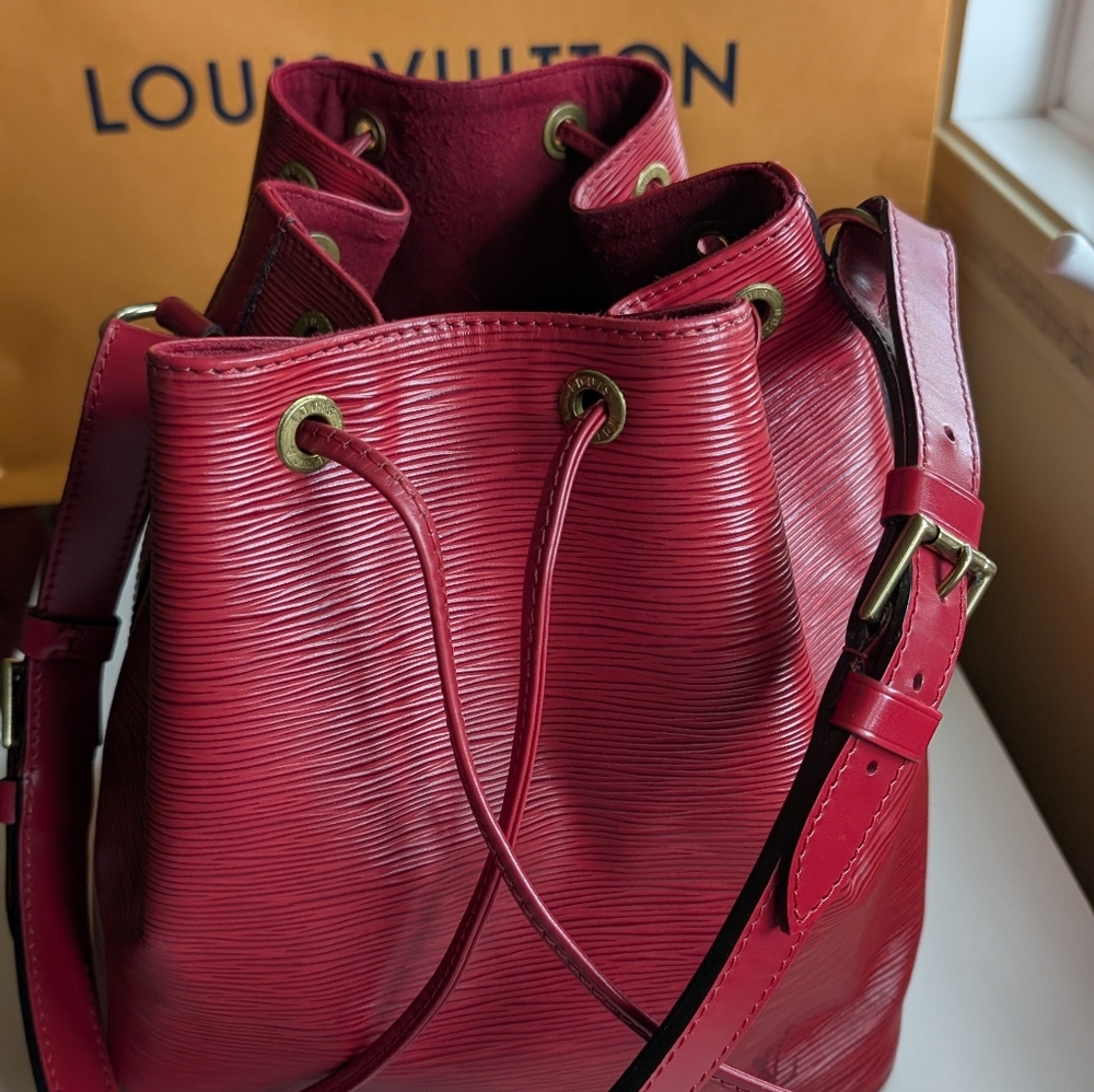 1050CAD Louis Vuitton Red Bucket Bag Epi